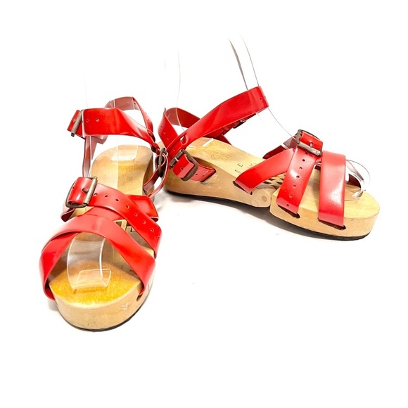 FLEXICLOGS | Vintage 1950s red strappy vinyl articulated wooden sole sandals - Picture 4 of 8
